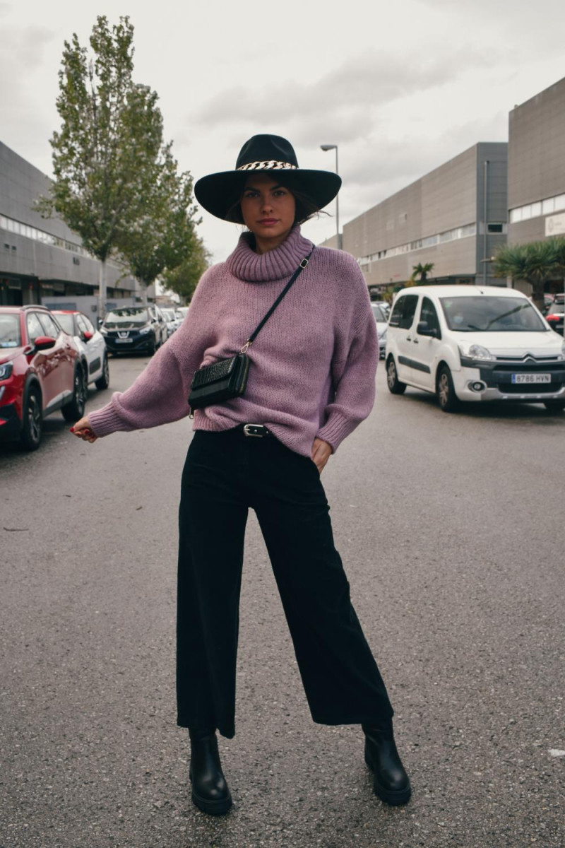 PANTALON PANA ANCHO Tallas 01 M Color NEG REF.: 000001